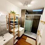 Chaleureux Au Pied De La Cite Avec Parking *