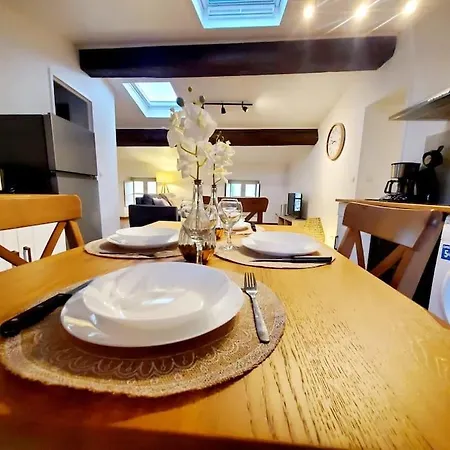 Chaleureux Au Pied De La Cite Avec Parking