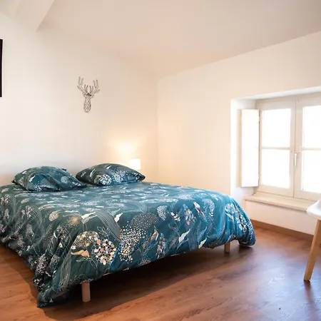 Chaleureux Au Pied De La Cite Avec Parking *
