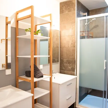 Apartment Chaleureux Au Pied De La Cite Avec Parking *