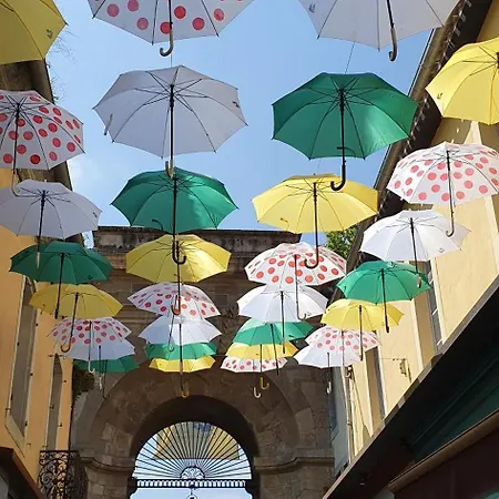 Chaleureux Au Pied De La Cite Avec Parking *
