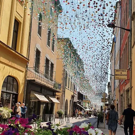Appartement Chaleureux Au Pied De La Cité Avec Parking