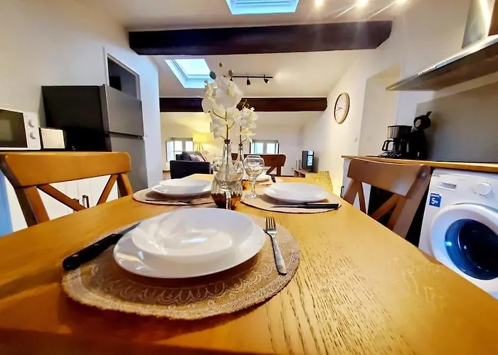 Chaleureux Au Pied De La Cite Avec Parking