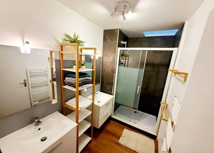 Chaleureux Au Pied De La Cite Avec Parking *