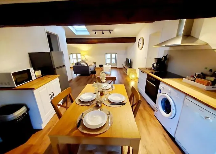 Apartment Chaleureux Au Pied De La Cite Avec Parking