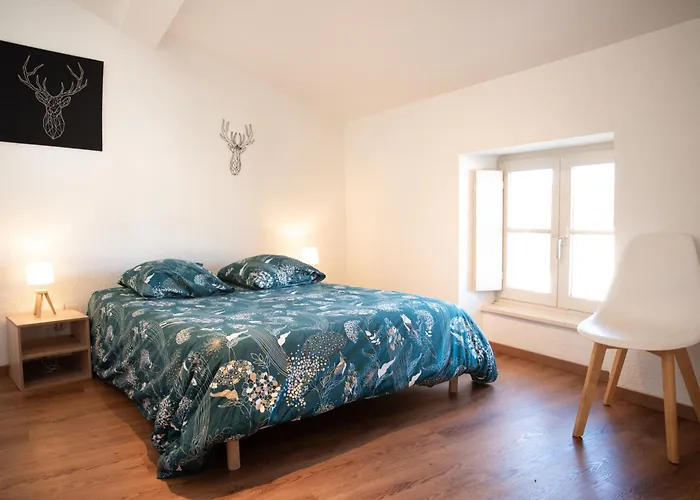 Chaleureux Au Pied De La Cite Avec Parking *