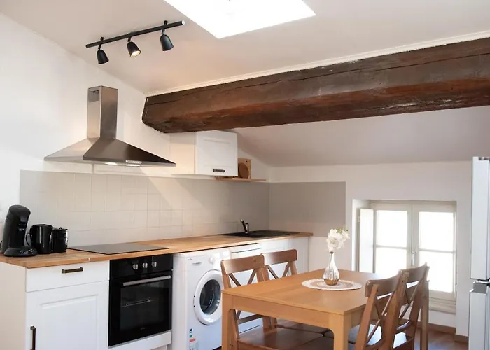 Chaleureux Au Pied De La Cite Avec Parking *