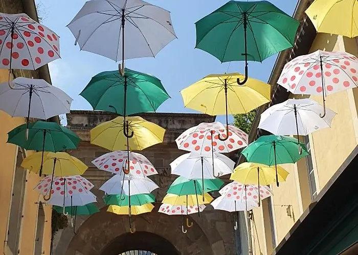 Chaleureux Au Pied De La Cite Avec Parking *